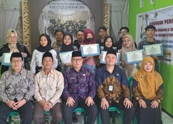 Calon Pengantin di Cisaat Wakafkan 10 Mushaf Al-Qur’an untuk Tingkatkan Literasi Keagamaan