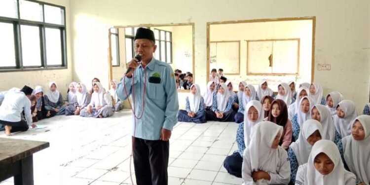 THE MOST KUA Ciracap: BRUS di MA dan MTs Darul Ulum Tembongsari Perkuat Karakter Remaja