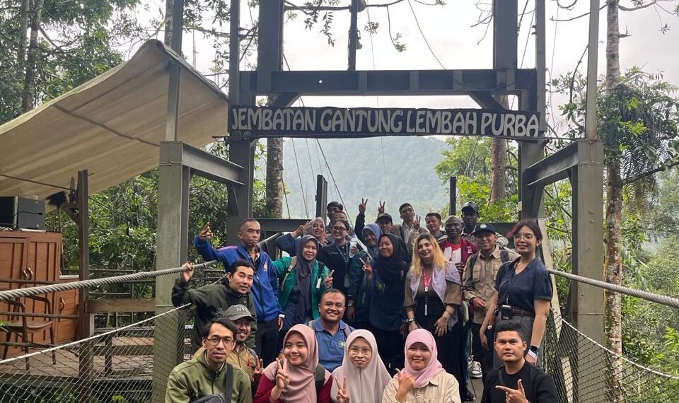 MGMP Bahasa Inggris MTs Kabupaten Sukabumi Gelar Penguatan Kompetensi Guru melalui Bedah Buku dan Outing Class