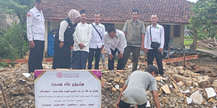 Tim Kalibrasi KUA Surade Laksanakan Pengukuran Arah Kiblat di Masjid Al Islah Cisarua