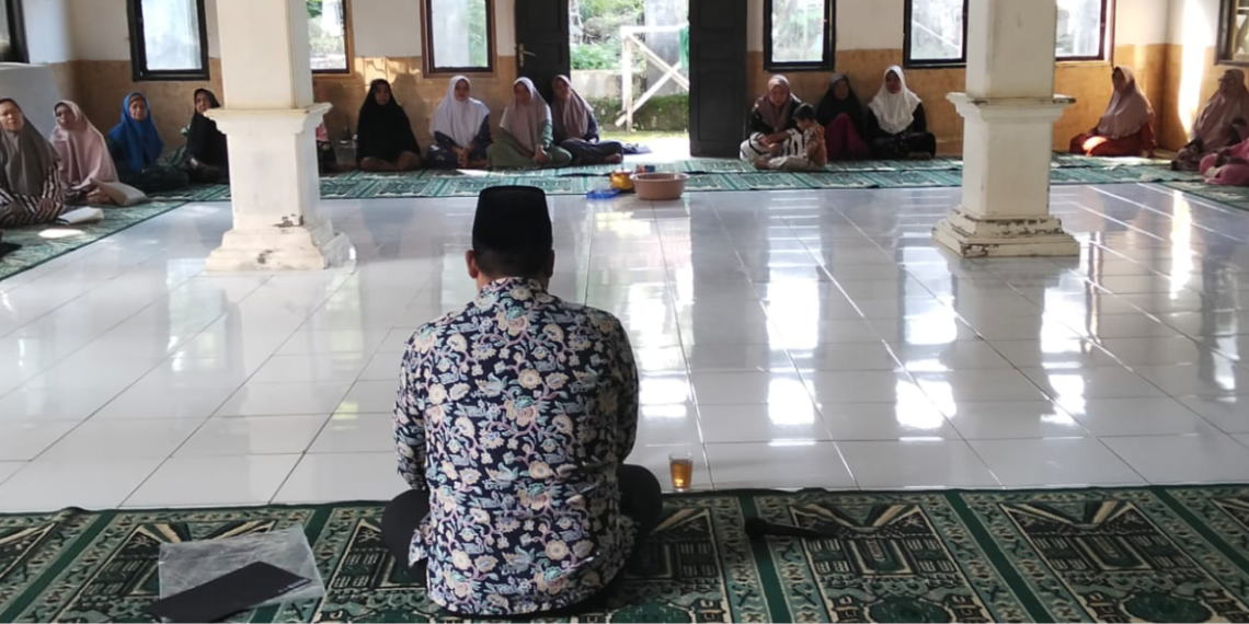 Penyuluh Agama Islam KUA Surade Berikan Bimbingan Keluarga Sakinah di MT Assakinah