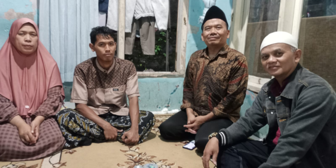 PD IPARI Kab. Sukabumi Takziah ke Rumah Duka Penyuluh Agama Islam KUA Cisolok