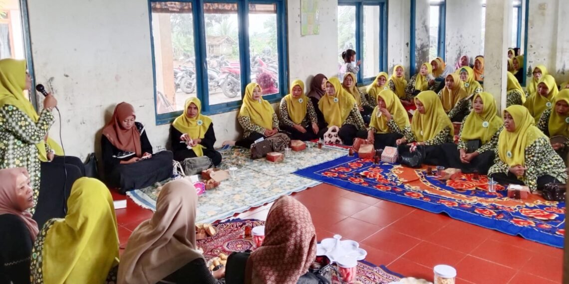Penyuluh KUA Ciracap Berikan BIMLUH Pencegahan Perkawinan Dini pada Halal Bihalal MTM