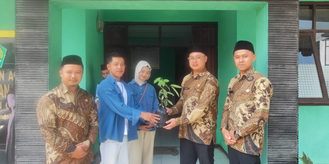Bangun Keluarga Peduli Lingkungan, Catin Kecamatan Cidahu Ikuti Pepeling