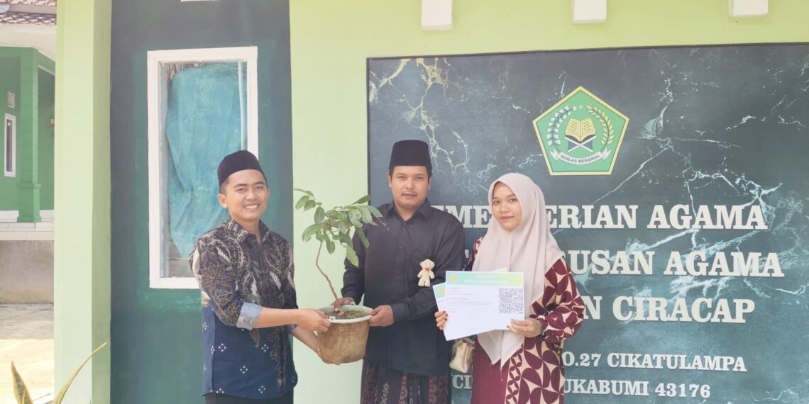 Bangun Semangat Ekoteologi, Catin KUA Ciracap Ikuti Program PEPELING