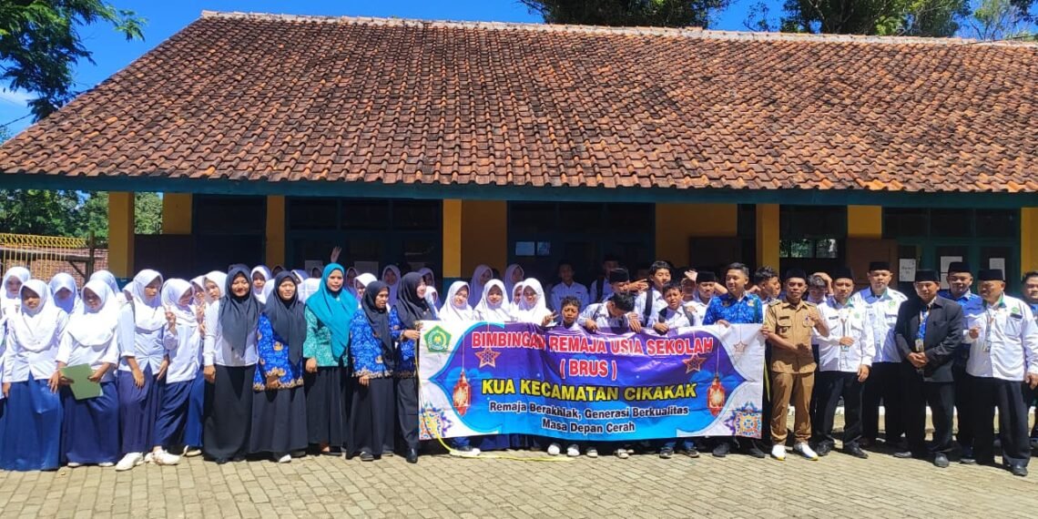 KUA Cikakak Gelar BRUS di MTs Assyahadatain, Edukasi Siswa tentang Pencegahan Pernikahan Dini