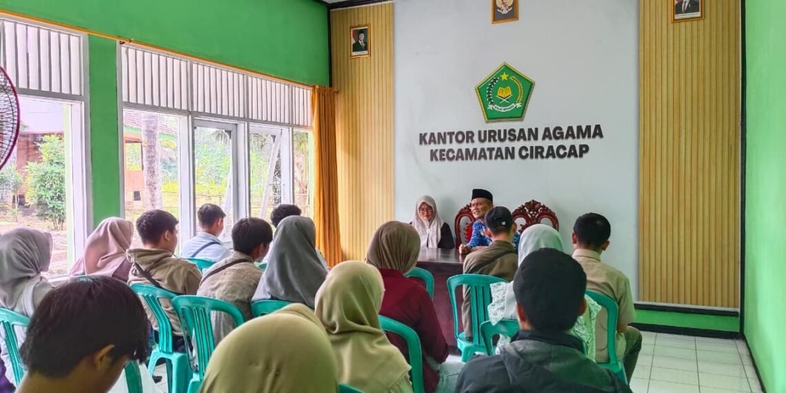 14 Pasangan Catin Ikuti Bimwin di KUA Ciracap untuk Perkuat Ketahanan Keluarga