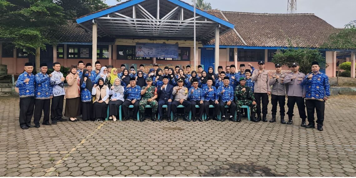 KUA Parakansalak Ikuti Upacara Hari Kebangkitan Nasional Tingkat Kecamatan di SMPN 1 Parakansalak