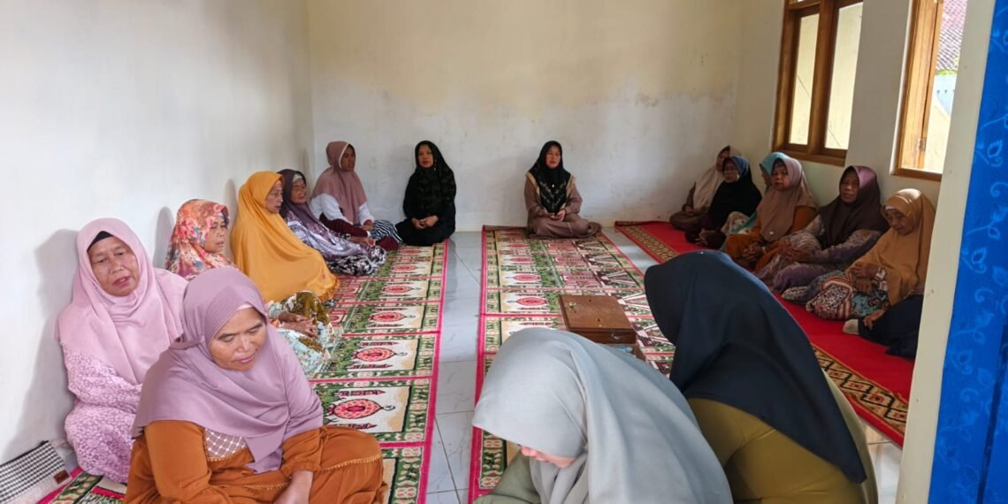 Penyuluh Agama KUA Lengkong Sampaikan Bimluh Jelang Iduladha di MT Al Fatihah