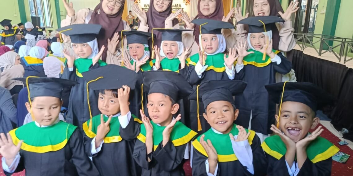 Meriah dan Khidmat, Santri TKQ Nurul Fataa Ikuti Wisuda Bersama PAUDQU-TKQ-TPQ se-Wilayah IV Kabupaten Sukabumi