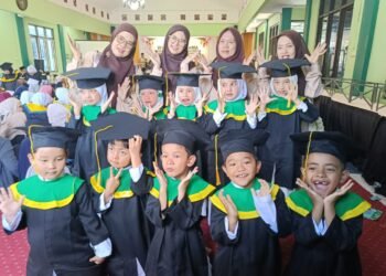 Meriah dan Khidmat, Santri TKQ Nurul Fataa Ikuti Wisuda Bersama PAUDQU-TKQ-TPQ se-Wilayah IV Kabupaten Sukabumi
