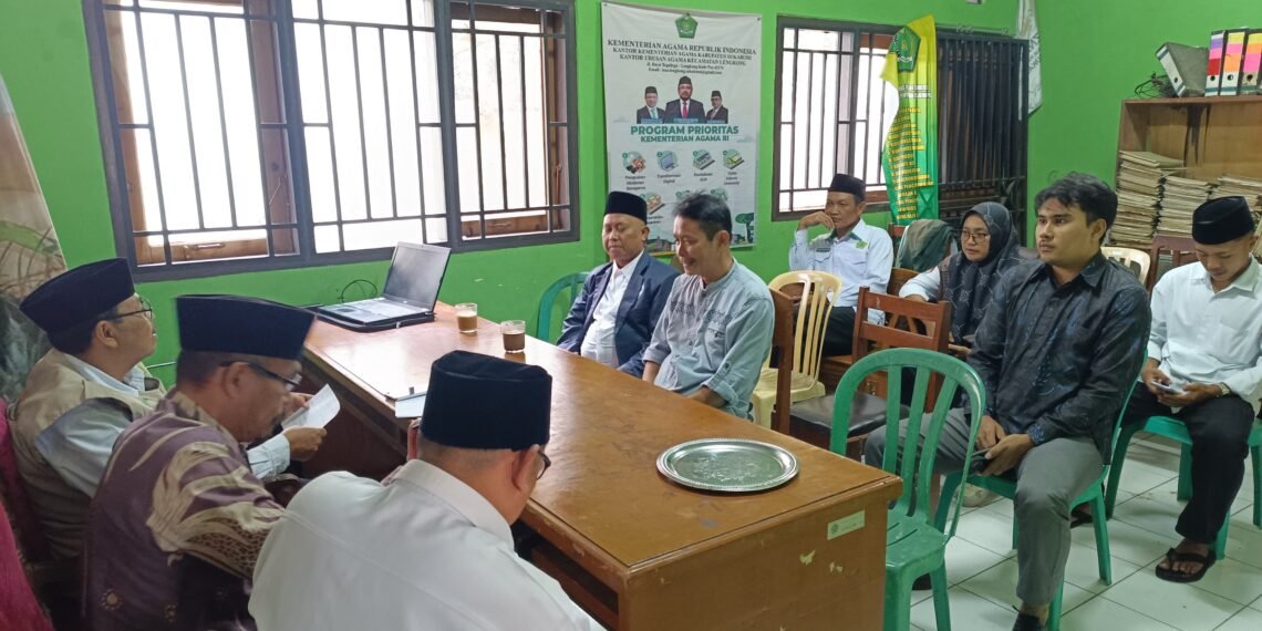 KUA Lengkong Gelar Rapat Koordinasi Percepatan Updating Data EMIS Ponpes, MDT dan LPQ