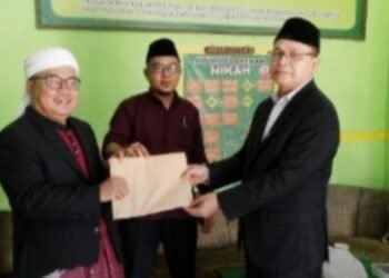 KUA Waluran Serahkan Rekomendasi Perpanjangan 44 IJOP MDTU se-Kecamatan Waluran