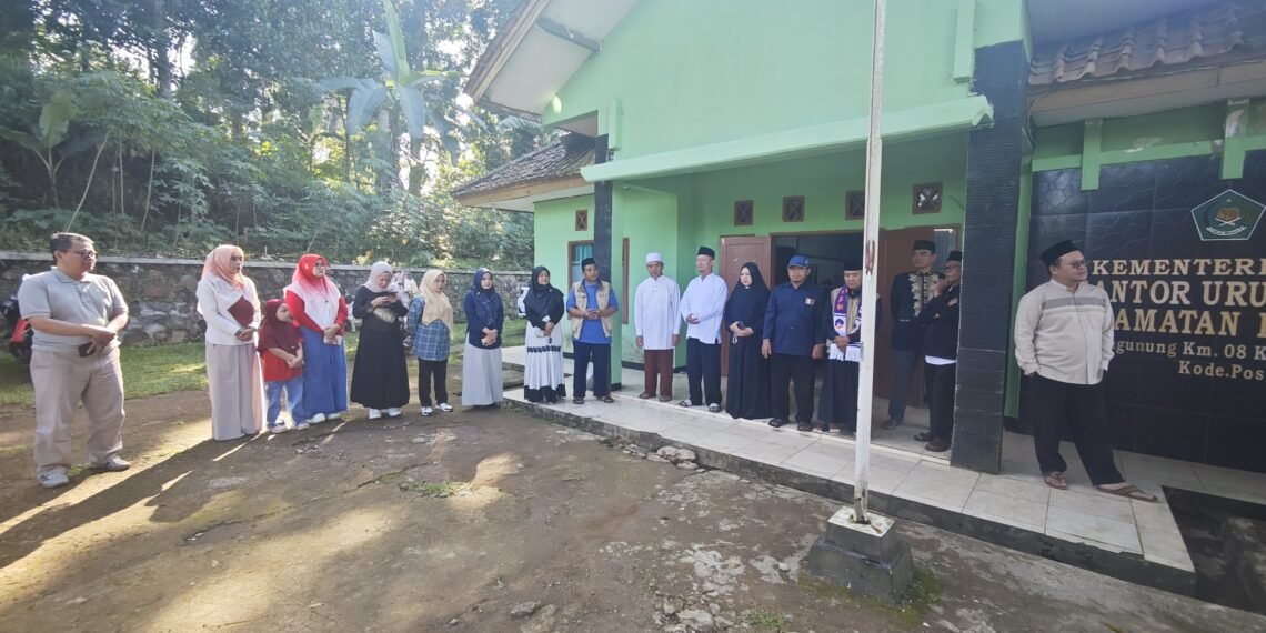 Momentum Iduladha, KUA dan Kecamatan Kadudampit Perkuat Kebersamaan Lewat Kurban