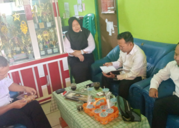 Tim Teknis Sarpras Seksi Pendidikan Madrasah Tinjau Kondisi MI Neglasari di Cikembar