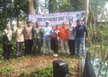 MI Bojongmenteng Gelar Program “Satu Siswa Satu Pohon” di Kawasan TNGHS