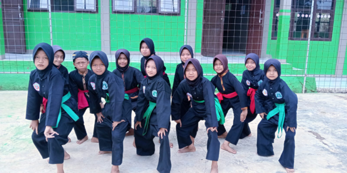 Ekstrakurikuler Pencak Silat MIS Cicurug Jadi Wadah Pembinaan Karakter dan Pelestarian Budaya