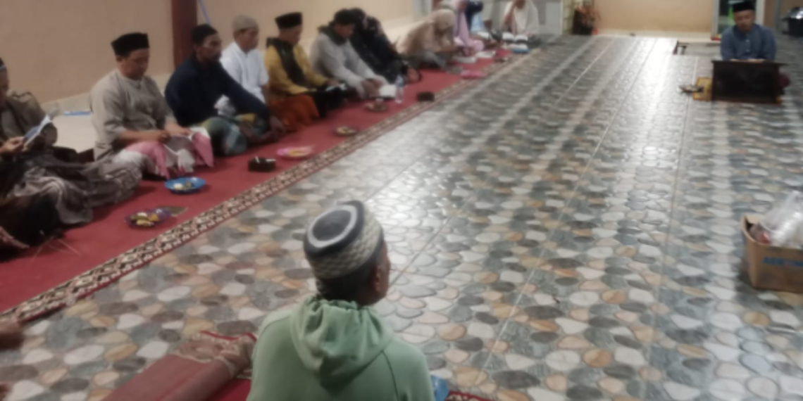 Penyuluh Agama KUA Waluran Aktif Lakukan Pembinaan Keagamaan Rutin di Masjid Raden Assidiqiyah