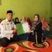 Dorong Tertib Administrasi Keagamaan, Penyuluh KUA Cikakak Serahkan SKT Majelis Taklim Darussalam
