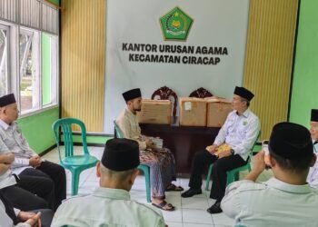 KUA Ciracap Terima 100 Set Al-Qur’an Per Juz dari Yayasan Annur Indonesia untuk Didistribusikan ke Masjid