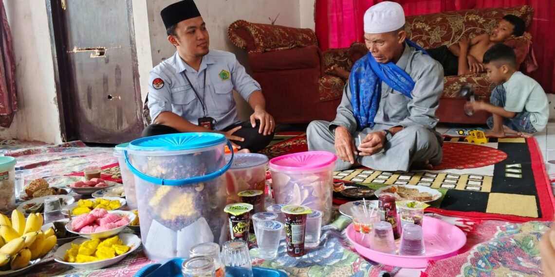 Perkuat Sinergi Pembinaan Umat, Penyuluh KUA Cikakak Silaturahmi dengan Tokoh Agama Desa Sirnarasa