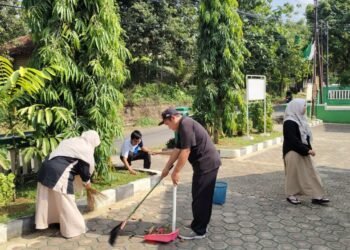 Lewat Gemah Asri, KUA Ciracap Budayakan Lingkungan Kerja Bersih dan Sehat