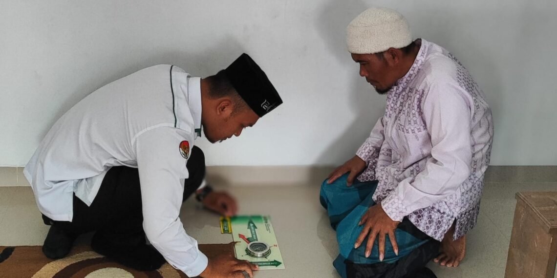 KUA Cikakak Pastikan Akurasi Arah Kiblat Masjid Al-Ikhlas Desa Cirendang