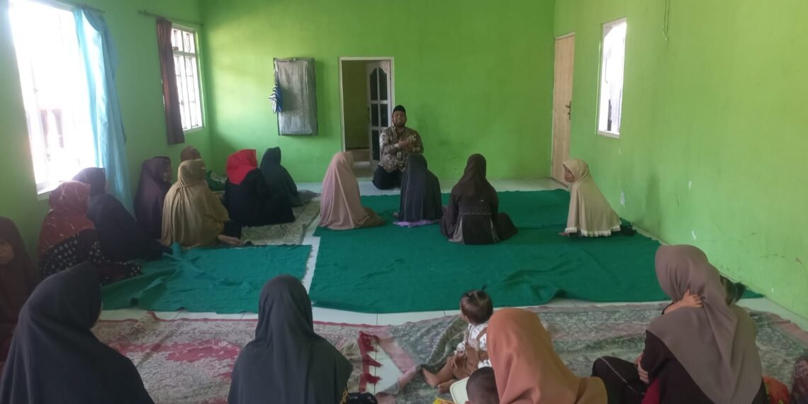 KUA CIKIDANG Gelar Bimluh dan Sosialisasi Wajib Halal di Dua Majelis Taklim