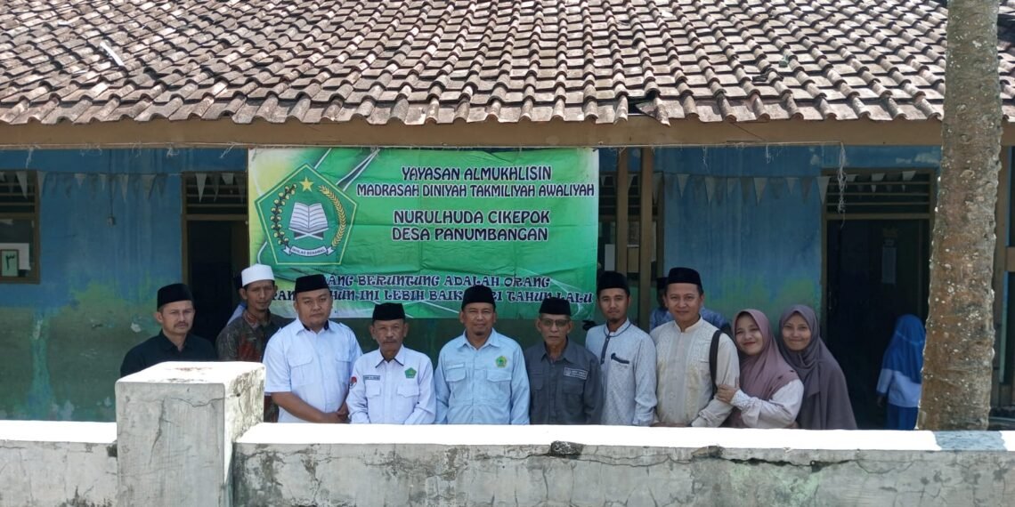 Penyuluh Agama Islam Bersama Pengawas PAKIS Monitoring Madrasah Diniyah di Jampangtengah