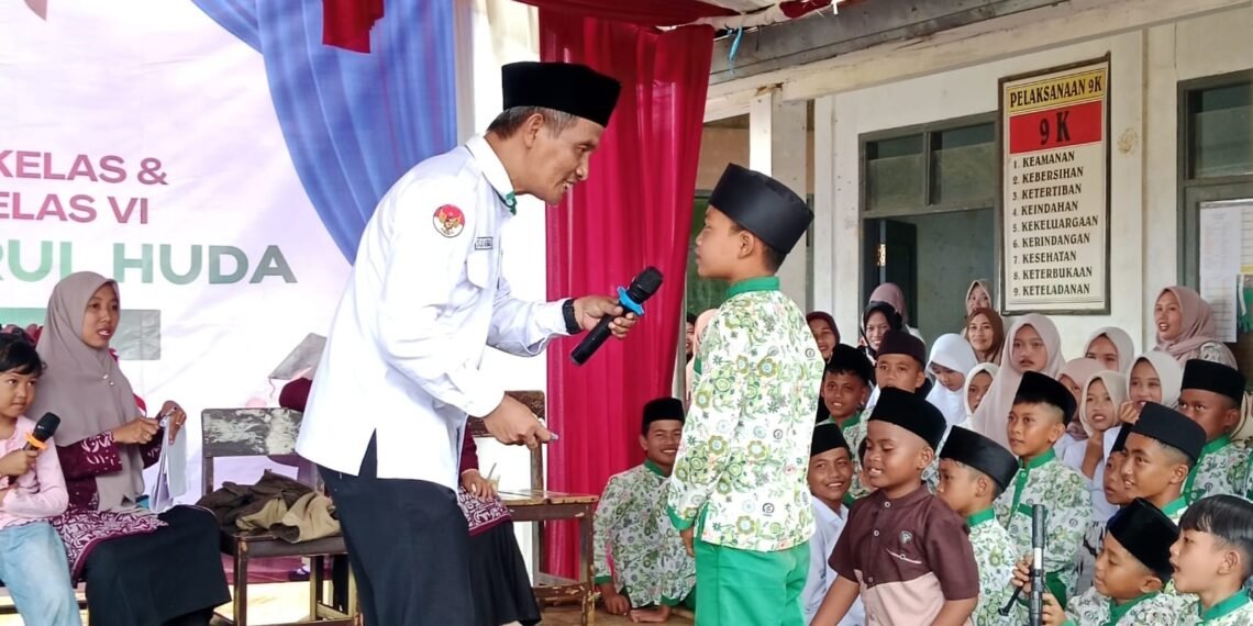 Kepala KUA Ciracap Perkuat Pembinaan Generasi Qurani melalui Silaturahmi ke MDTU Nurul Huda