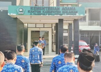 Kemenag Kabupaten Sukabumi Gelar Upacara Penghormatan Bendera dan Doa, Perkuat Syiar Muharram melalui Gerakan Khataman Al-Qur’an