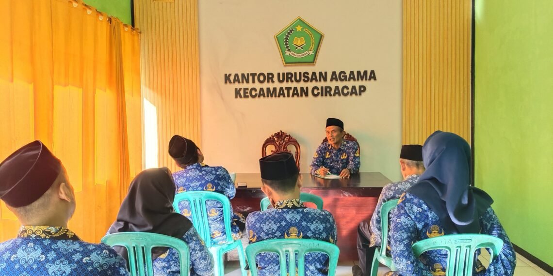 KUA Ciracap Gelar Rapat Koordinasi Internal Persiapan Lebaran Yatim dan Disabilitas 2026