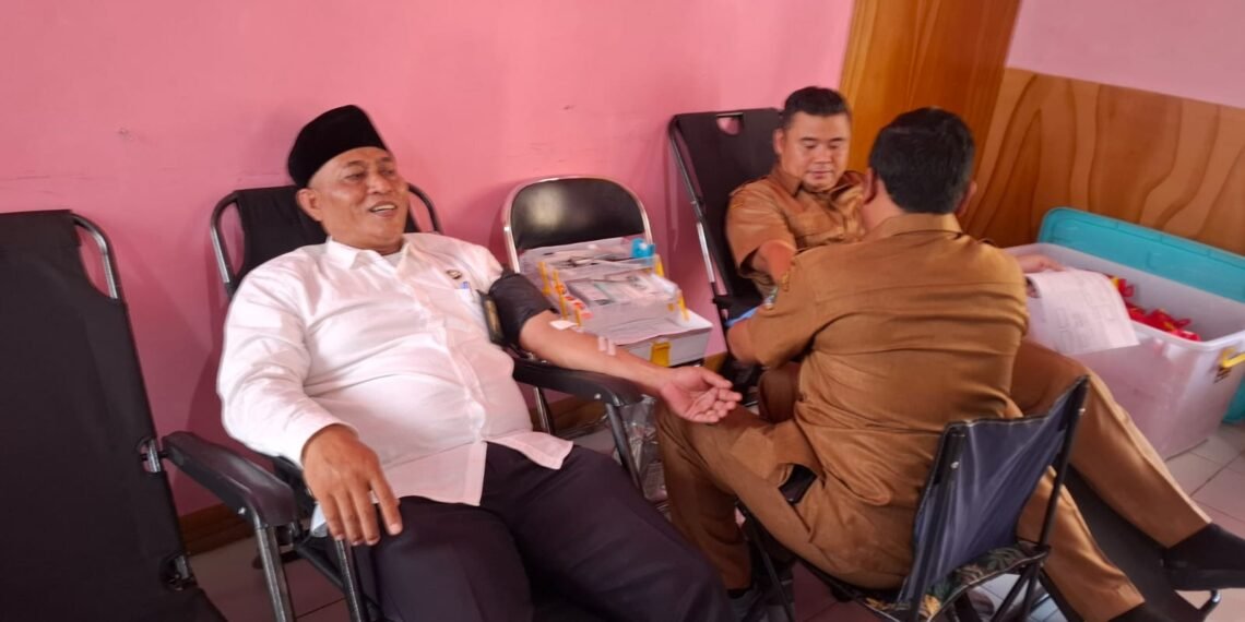 Perkuat Kepedulian Sosial, KUA Jampangkulon Berpartisipasi dalam Donor Darah HUT Bhayangkara