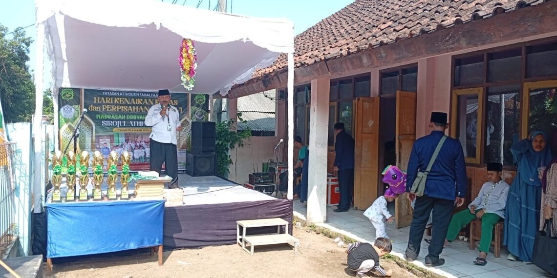 KUA Cikakak Dorong Semangat Belajar Santri pada Kenaikan Kelas Madrasah Diniyah Sirojul Athfal