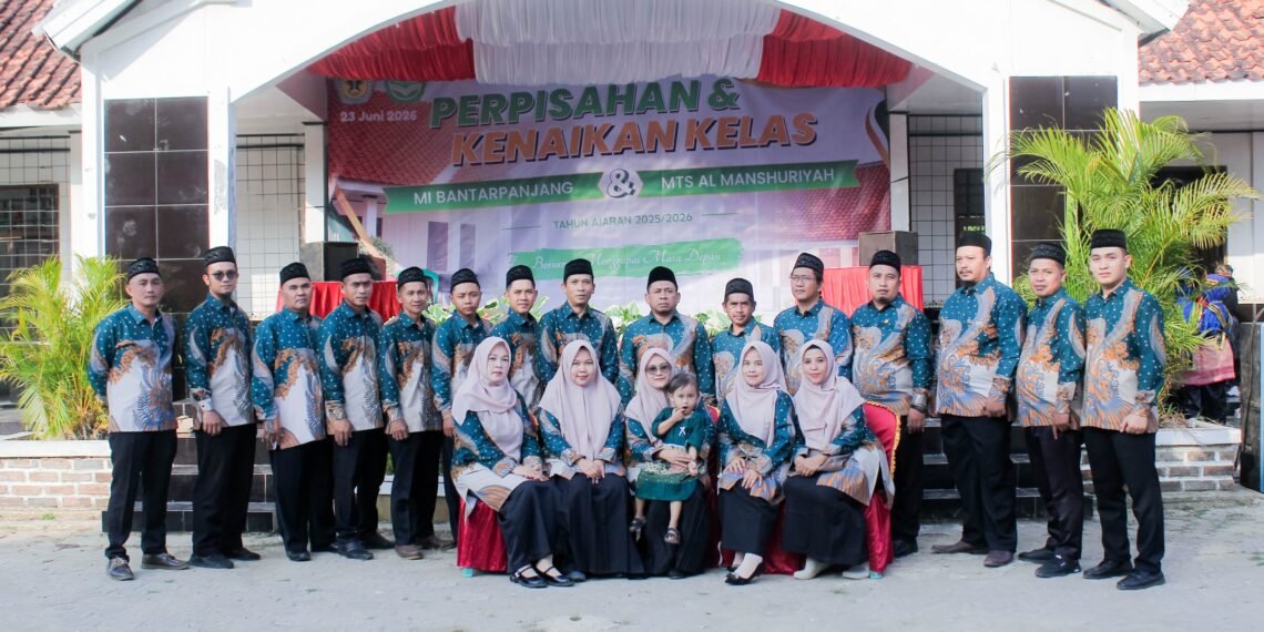 Meriah dan Penuh Haru, MI-MTs Al-Manshuriyah Ciemas Gelar Prosesi Perpisahan dan Kenaikan Kelas