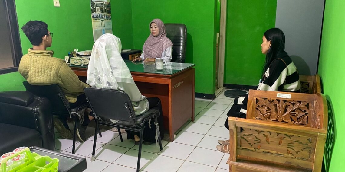 Penyuluh Agama KUA Cibadak Sampaikan Materi 5 Pilar Keluarga Sakinah pada Bimbingan Perkawinan Mandiri