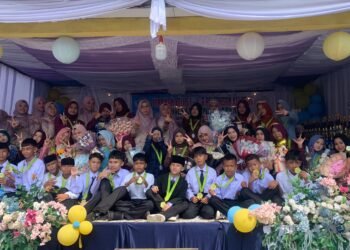 Perpisahan dan Kenaikan Kelas MI Babakan Peundeuy Berlangsung Khidmat, Pengawas Madrasah Apresiasi Prestasi Siswa