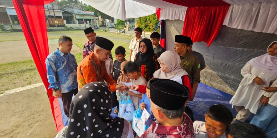 Gebyar Muharam di Cibadak, KUA Berbagi Kebahagiaan untuk Yatim dan Disabilitas