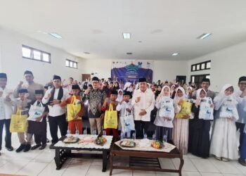 Kemenag Kabupaten Sukabumi Salurkan 100 Paket Santunan dan 4 Kursi Roda bagi Yatim dan Disabilitas