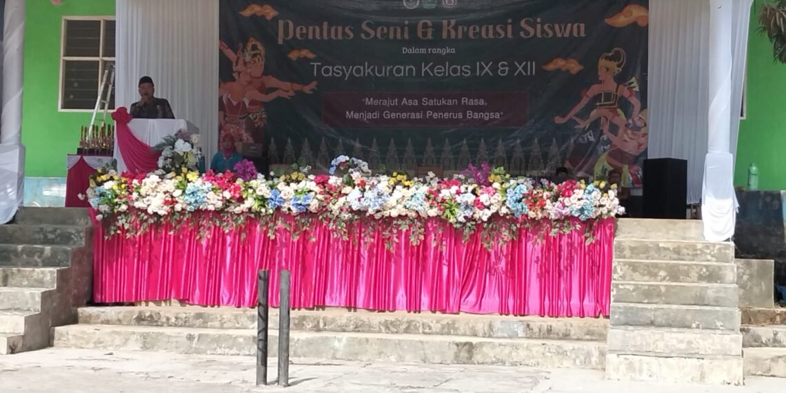 Pengawas MTs Apresiasi Tasyakuran Kelas IX, Perkuat Sinergi Madrasah dan Masyarakat