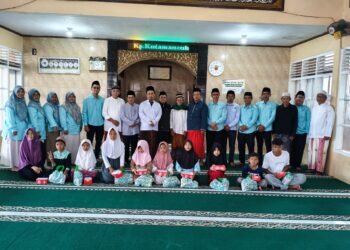 KUA Gunungguruh dan DKM Masjid Al Ikhlas Santuni Anak Yatim pada Momentum 10 Muharram 1448 H