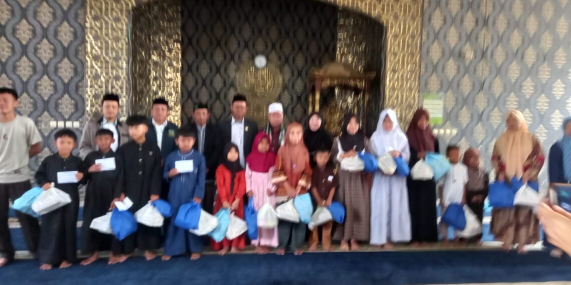 KUA Bojonggenteng Dorong Semangat Berbagi melalui Santunan Yatim dan Lansia