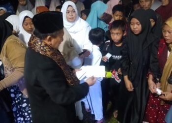 Kepala KUA Parungkuda Santuni 185 Anak Yatim dan Difabel pada Peringatan 10 Muharram 1448 H