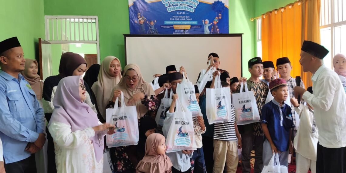 KUA Ciracap Tebar Kebahagiaan melalui Lebaran Yatim dan Penyandang Disabilitas dalam Semangat Peaceful Muharam 1448 H