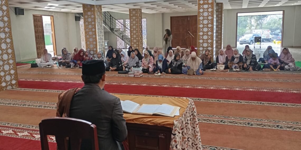 Bimluh KUA Sukalarang Hadirkan Kajian Keutamaan Muharam di Masjid Al-Jabar