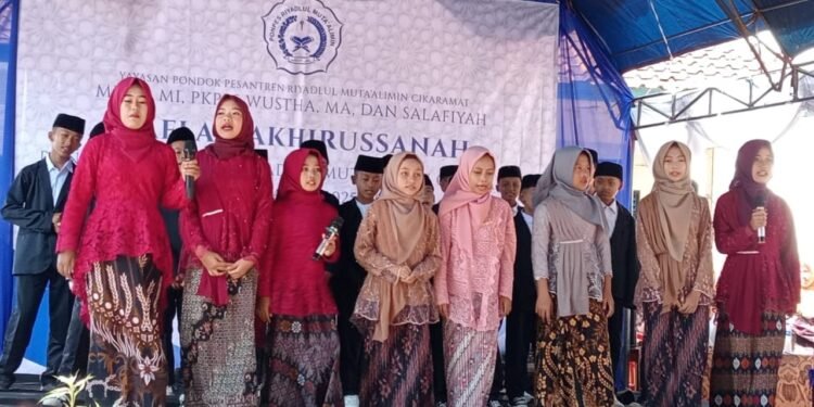 MI Riyadlul Mutaallimin Cikaramat Ciracap Gelar Haflah Akhirussanah, Lepas Lulusan dengan Penuh Khidmat
