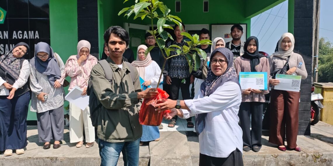 KUA Kecamatan Sukabumi Integrasikan Bimbingan Perkawinan dengan Gerakan Peduli Lingkungan