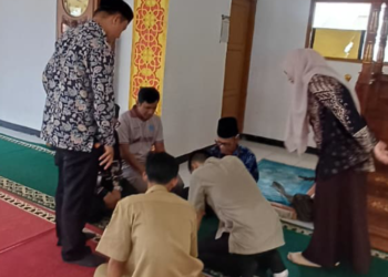 KUA Cikidang Fasilitasi Layanan Kalibrasi Arah Kiblat di Masjid Jami Al-Mumtaz
