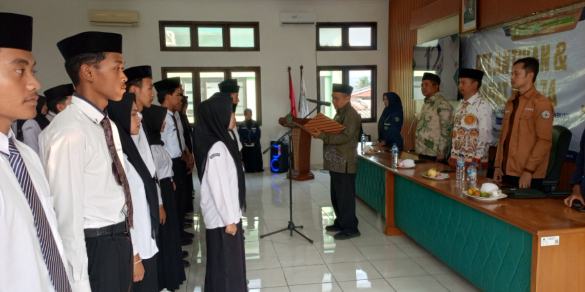 Kasi Pendidikan Madrasah Lantik Pengurus FOMAKSI Masa Khidmat 2026/2027