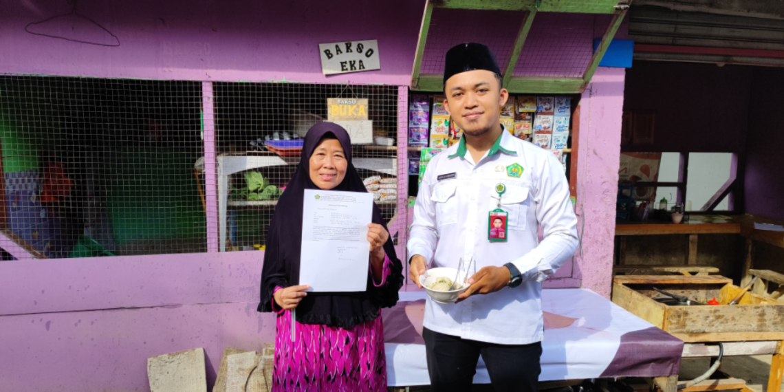 Penyuluh KUA Cikakak Dampingi Pelaku Usaha Desa Cirendang Urus Sertifikasi Halal